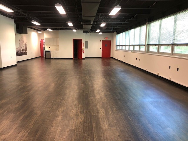 185 Kisco Ave, Mount Kisco, NY à louer - Photo intérieure – Image 2 sur 8