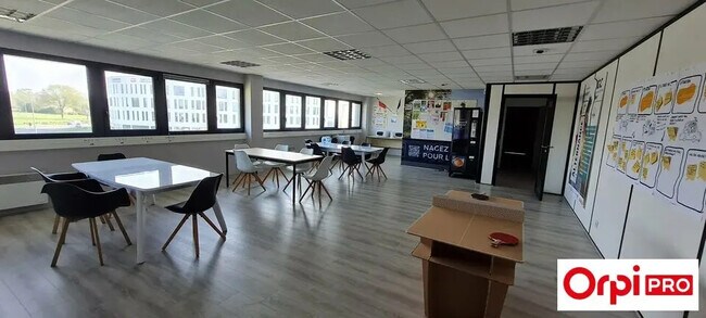 Plus de détails pour Bureau à louer