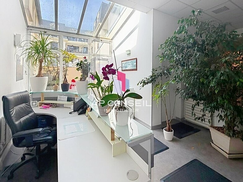 Bureau dans SAINT CYR L ECOLE à vendre - Photo intérieure – Image 2 sur 11