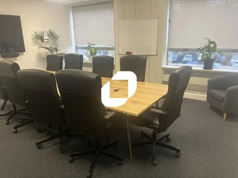 Bureau dans Croix à vendre - Photo de l’immeuble – Image 2 sur 9