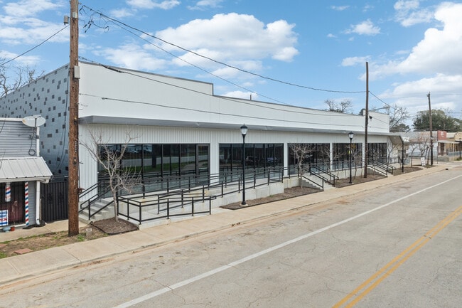 Plus de détails pour 2406 Main St, Waller, TX - Bureau/Local commercial à louer