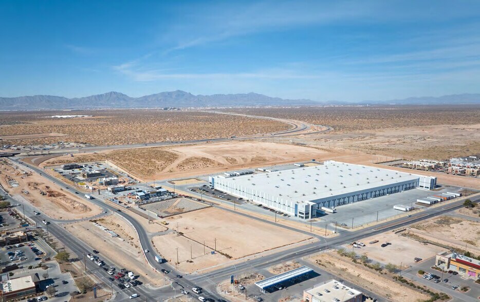 Montana Ave, El Paso, TX à louer - Aérien – Image 3 sur 10