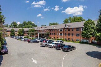 Plus de détails pour 5301 Westbard Cir, Bethesda, MD - Logement à vendre