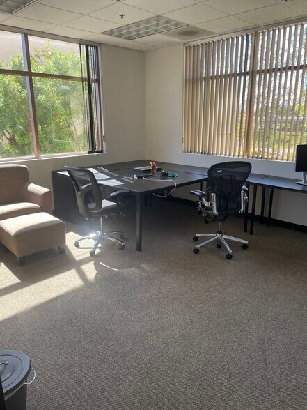 47 Peters Canyon Rd, Irvine, CA à louer - Photo de l’immeuble – Image 3 sur 8