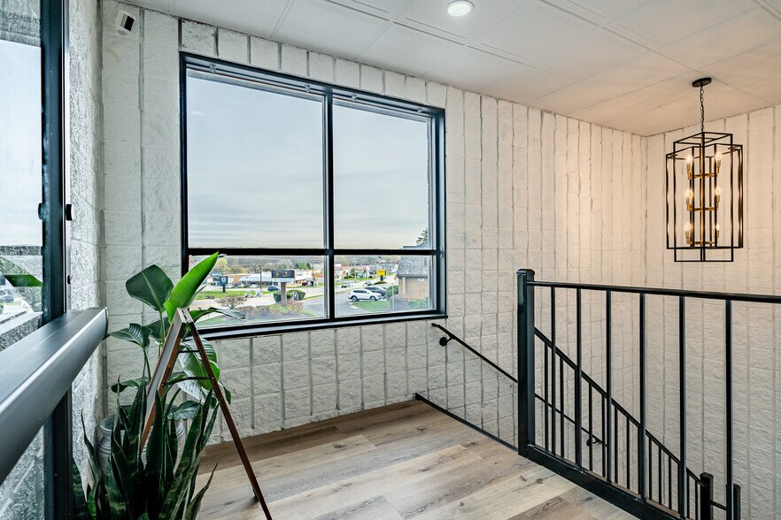 1244 West Chester Pike, West Chester, PA à louer - Hall d’entrée – Image 2 sur 19