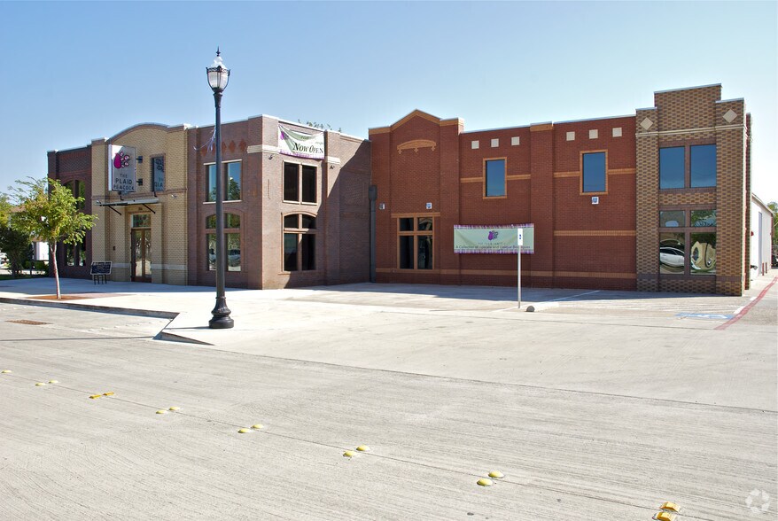 206 N Oak St, Roanoke, TX à vendre - Photo de l’immeuble – Image 3 sur 17