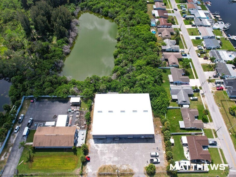 6740 Tower Dr, Hudson, FL à vendre - Photo de l’immeuble – Image 2 sur 3