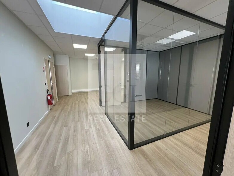 Bureau dans Villeurbanne à louer - Photo de l’immeuble – Image 2 sur 9