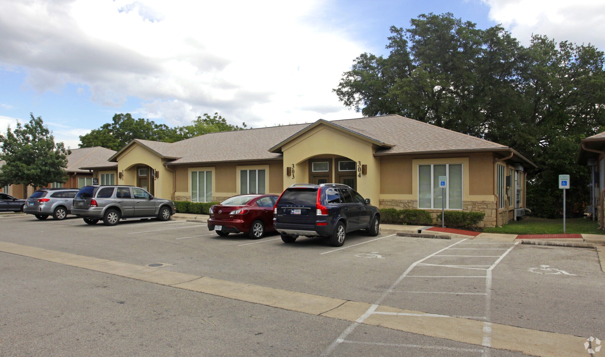 13284 Pond Springs Rd, Austin, TX à vendre Photo principale– Image 1 sur 3