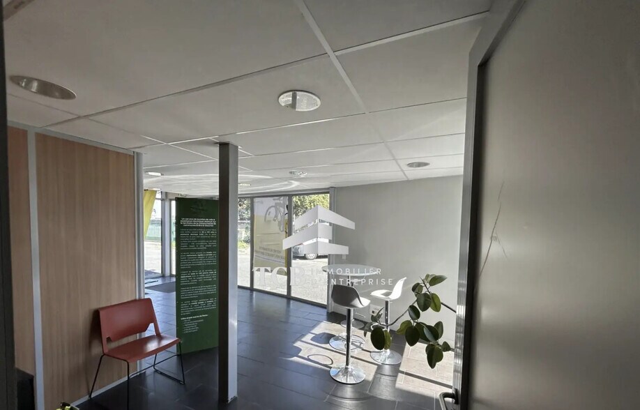 Local d’activités dans Treillières à louer - Photo de l’immeuble – Image 3 sur 15