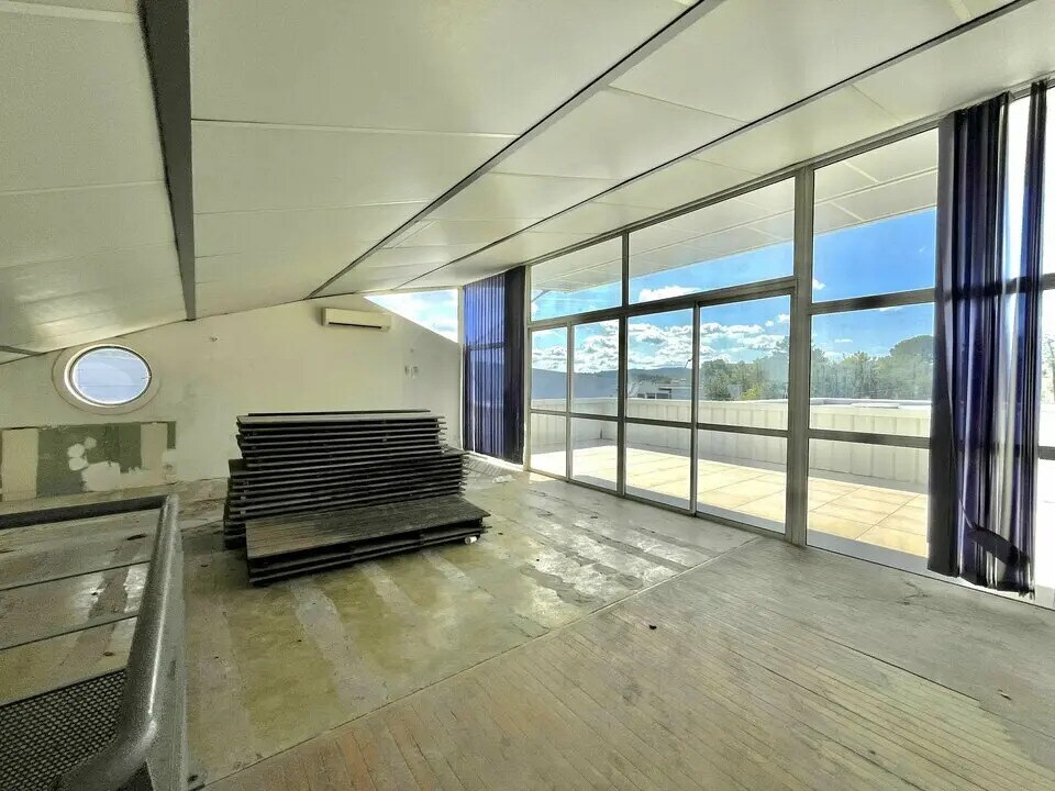 Bureau dans Montauroux à louer Photo de l’immeuble– Image 1 sur 10