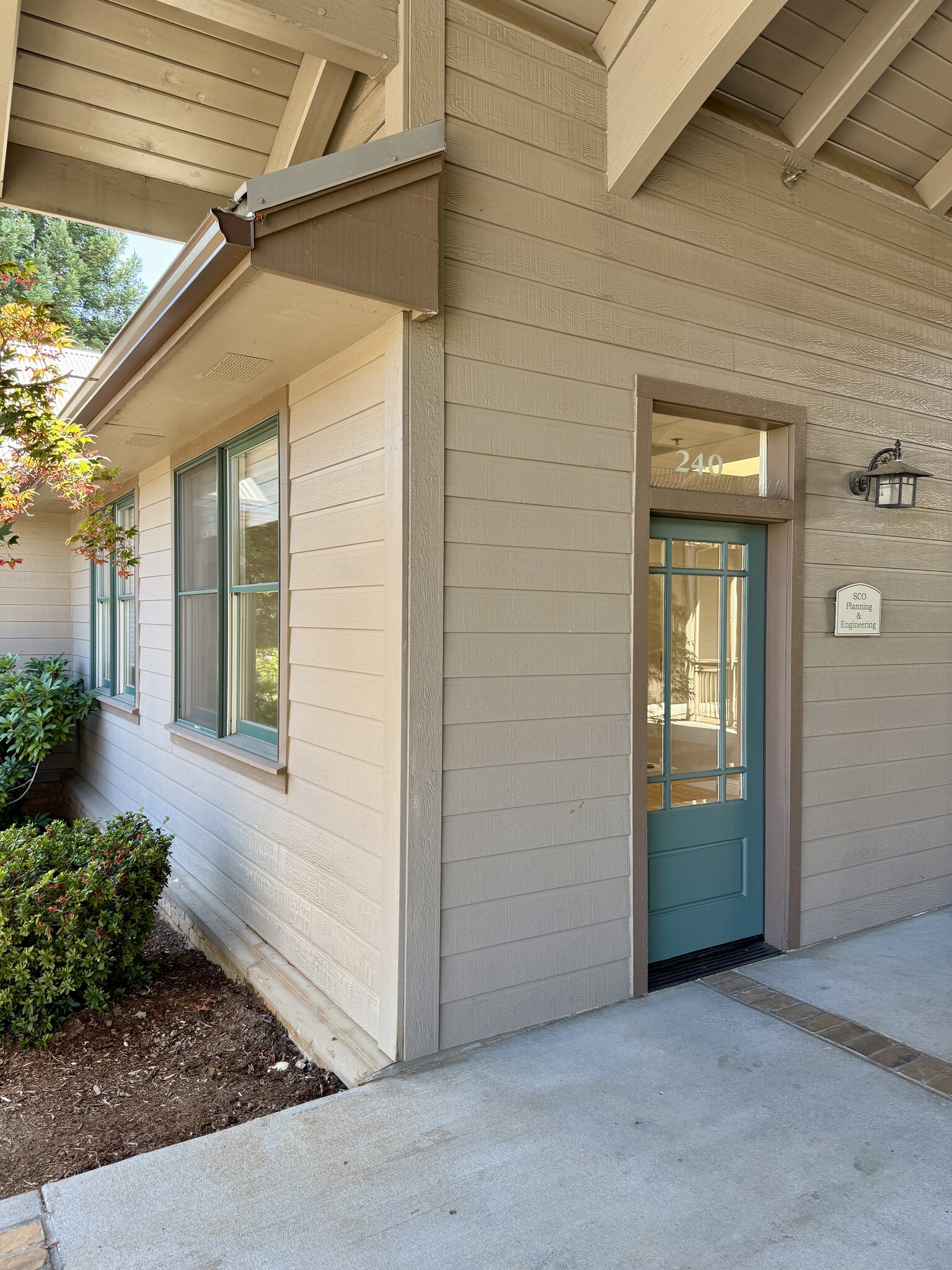 140 Litton Dr, Grass Valley, CA à louer Photo intérieure– Image 1 sur 28