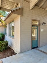 140 Litton Dr, Grass Valley, CA à louer Photo intérieure– Image 1 sur 28
