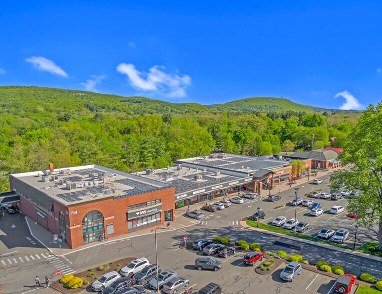710-716 Hopmeadow St, Simsbury, CT à vendre - Photo de l’immeuble – Image 1 sur 10