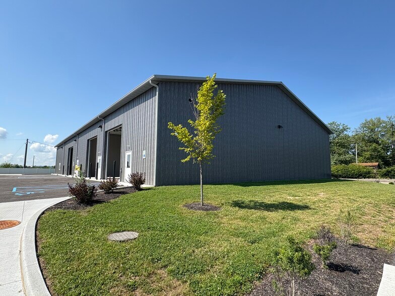 3914 Indianapolis Rd, Columbus, IN à louer - Photo de l’immeuble – Image 2 sur 3