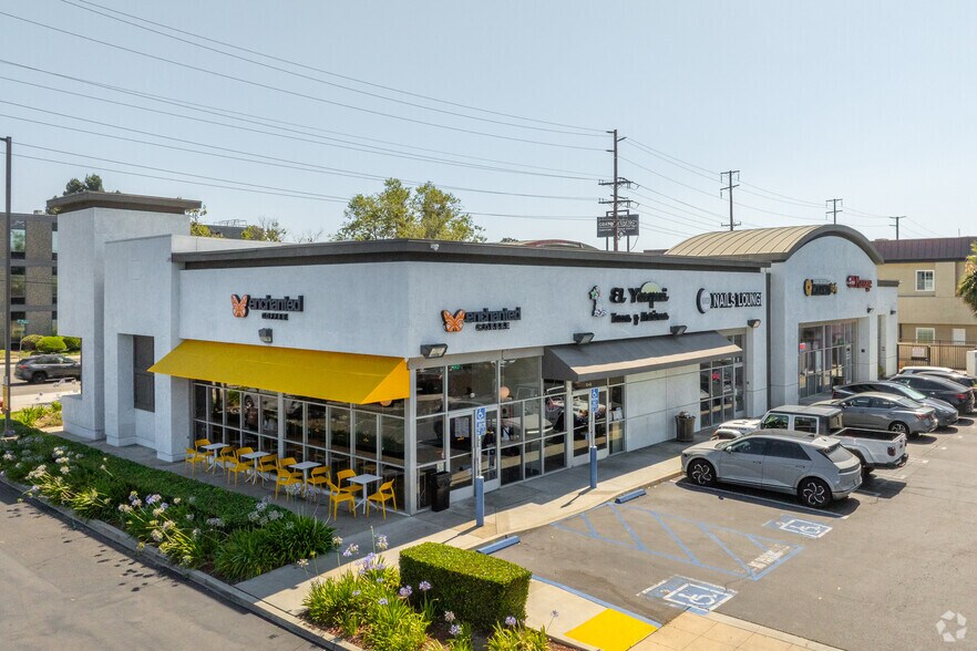 1935 E 17th St, Santa Ana, CA à louer - Photo de l’immeuble – Image 1 sur 9