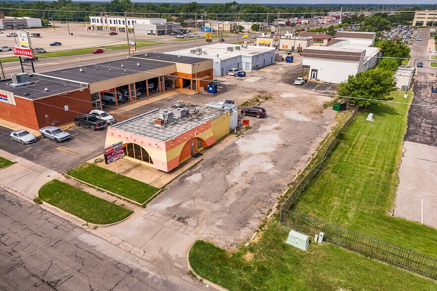 1555 S Bluffview St, Wichita, KS à vendre - Photo de l’immeuble – Image 3 sur 52