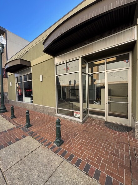 250 Main St, San Mateo, CA à louer - Photo de l’immeuble – Image 3 sur 11