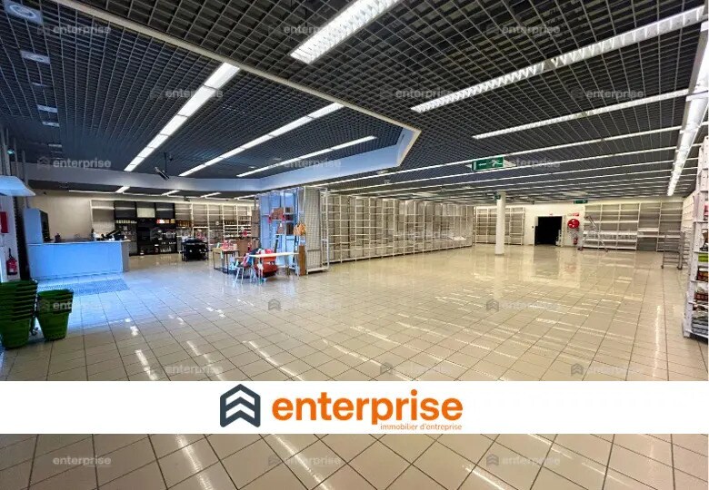 Local commercial dans Saint-Maximin à louer - Photo intérieure – Image 1 sur 5