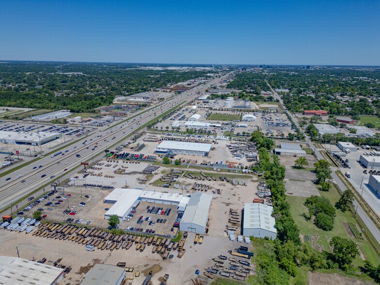 8404 North Fwy, Houston, TX à vendre - Photo de l’immeuble – Image 2 sur 7