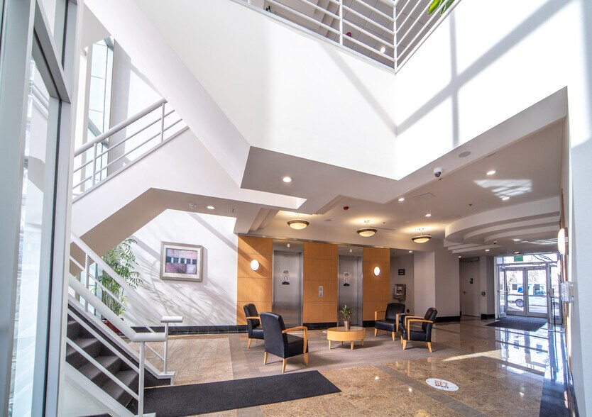 22260 Haggerty Rd, Northville, MI à louer - Photo intérieure – Image 3 sur 11