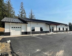 11750 Clear Creek Rd NW, Silverdale, WA à louer Photo de l’immeuble– Image 1 sur 2
