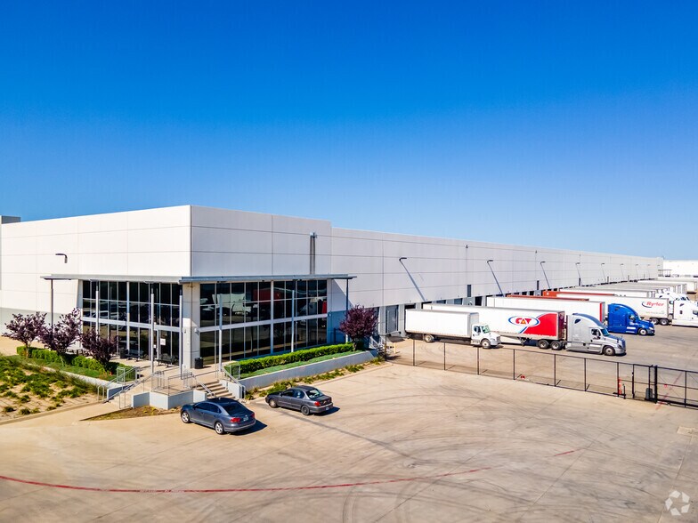 2250 Lion Country Pky, Grand Prairie, TX à louer - Photo de l’immeuble – Image 2 sur 17