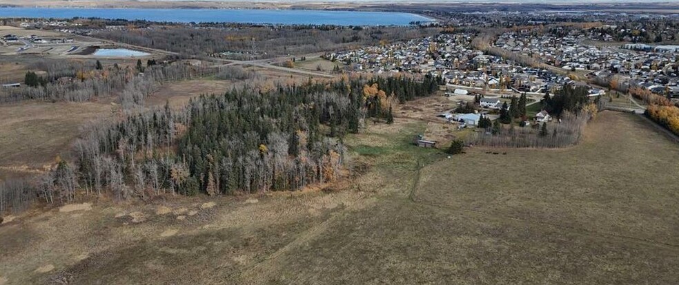 4410 60 St, Sylvan Lake, AB à vendre - Aérien – Image 3 sur 13