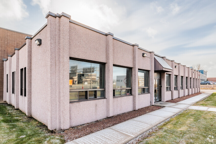 1400 Rte Transcanadienne, Dorval, QC à louer - Photo de l’immeuble – Image 2 sur 8