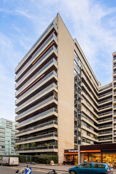 Immeuble residentiel dans Paris à vendre - Photo de l’immeuble – Image 2 sur 3