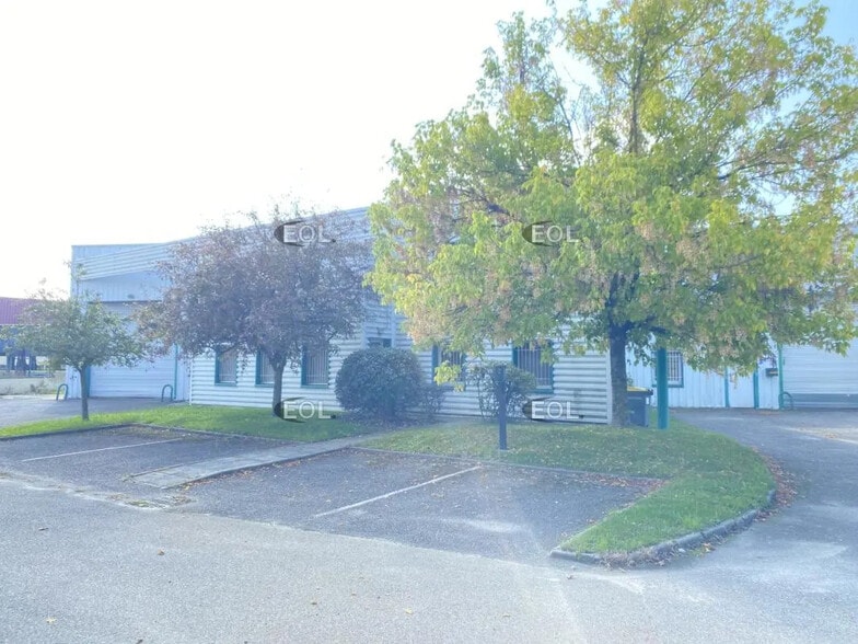 Industriel/Logistique dans Toussieu à louer - Photo de l’immeuble – Image 2 sur 17