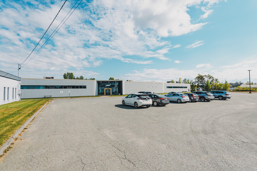 175 Rue Péladeau, Magog, QC à louer - Photo de l’immeuble – Image 3 sur 10