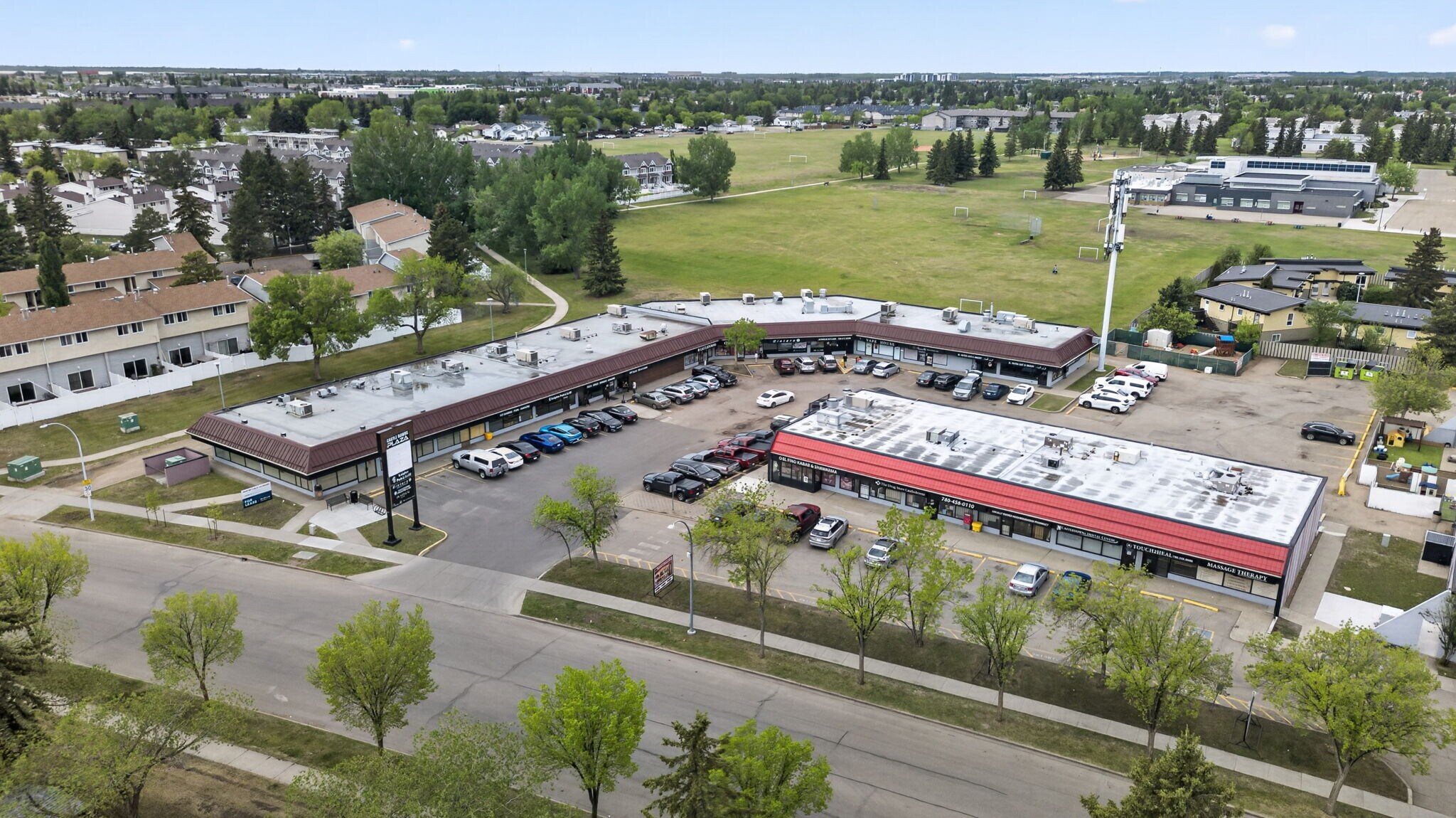 11868 145 Av NW, Edmonton, AB à louer Photo de l’immeuble– Image 1 sur 9