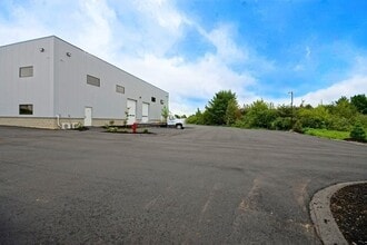 6 Perkins Way, Newburyport, MA à louer Photo de l’immeuble– Image 2 sur 10