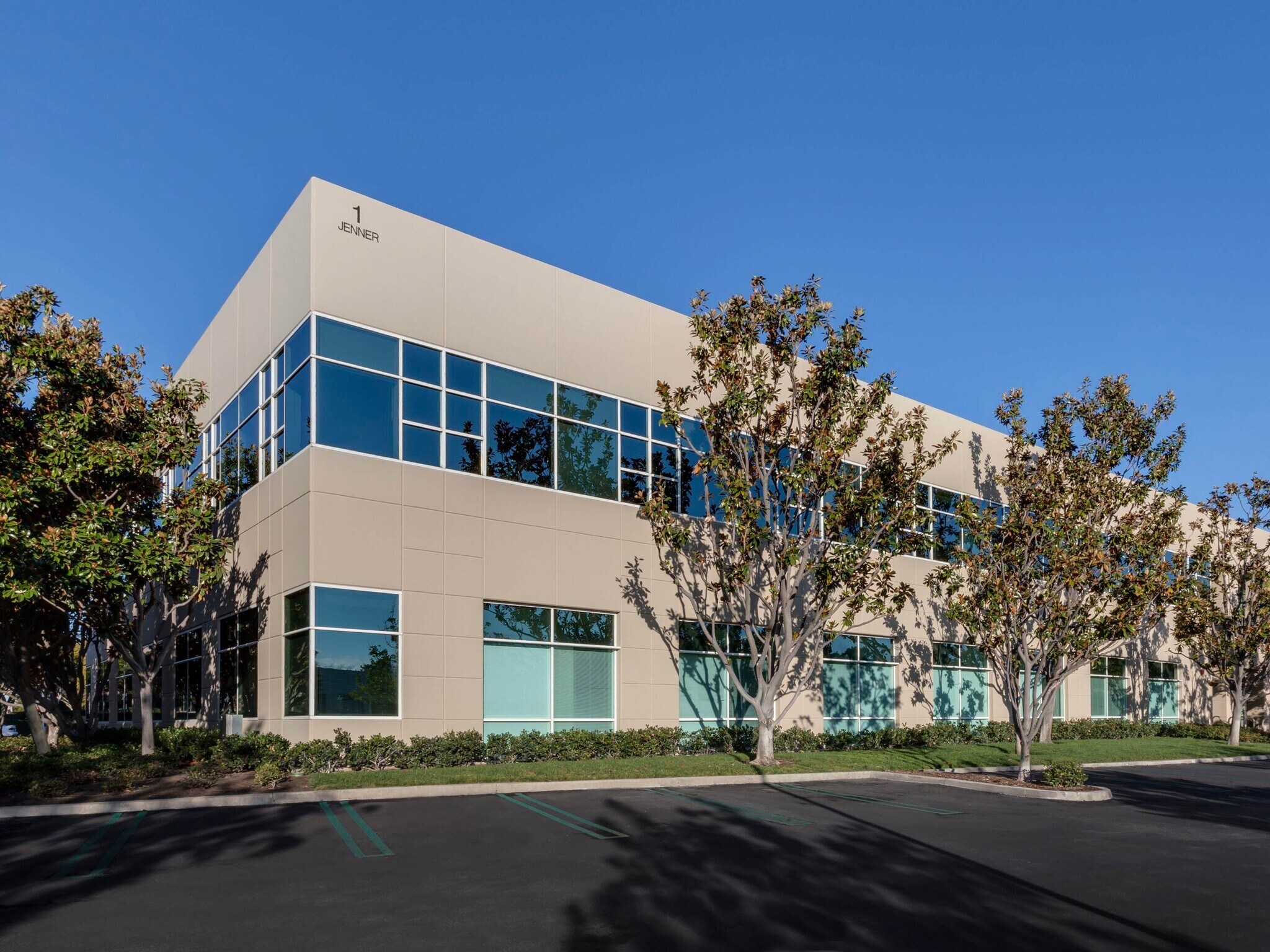 1 Jenner, Irvine, CA à louer Photo de l’immeuble– Image 1 sur 12
