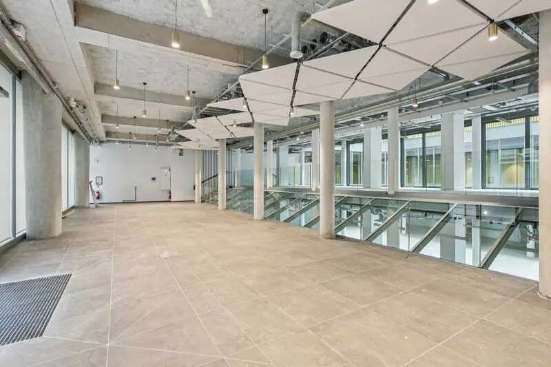 Immeuble residentiel dans Paris à vendre - Photo intérieure – Image 3 sur 14