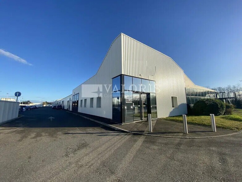 Local d’activités dans Reyrieux à louer - Photo de l’immeuble – Image 1 sur 7
