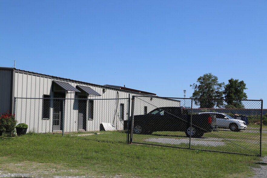 105 FM 27 W, Fairfield, TX à vendre - Photo de l’immeuble – Image 3 sur 11