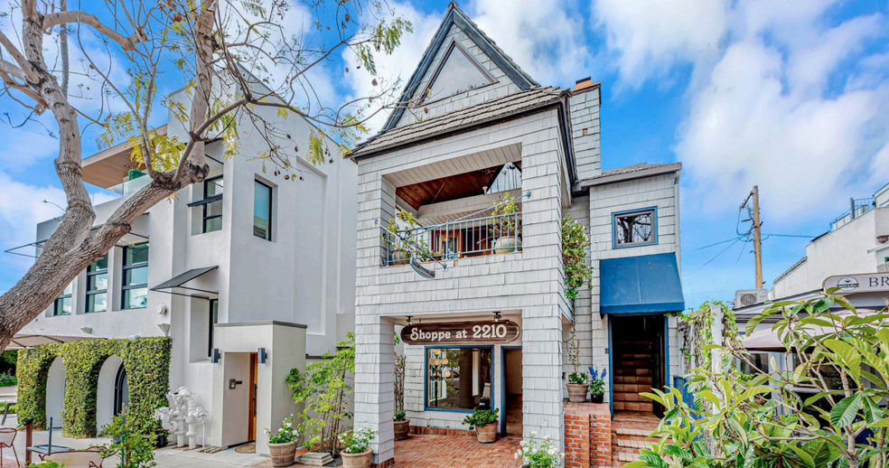 2210 Avenida de la Playa, La Jolla, CA à vendre - Photo de l’immeuble – Image 3 sur 11