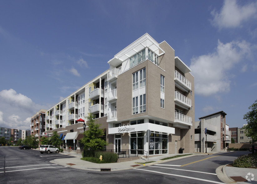 Two Town Square Blvd, Asheville, NC à louer - Photo de l’immeuble – Image 1 sur 4