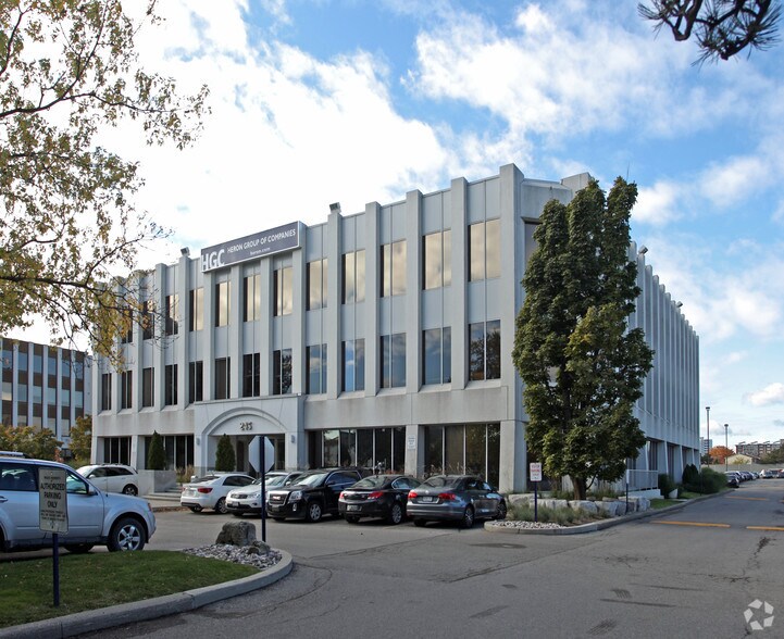 245 Yorkland Blvd, Toronto, ON à louer - Photo de l’immeuble – Image 3 sur 10