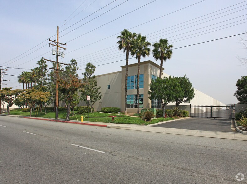 14350 Garfield Ave, Paramount, CA à louer - Photo de l’immeuble – Image 2 sur 5