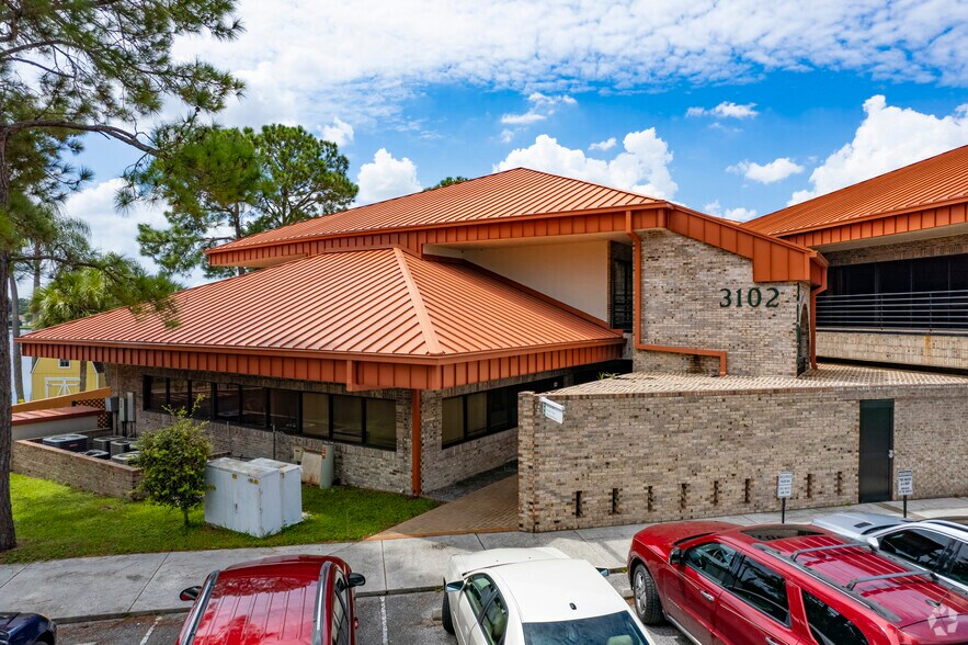 3102 W Waters Ave, Tampa, FL à louer - Photo de l’immeuble – Image 3 sur 13