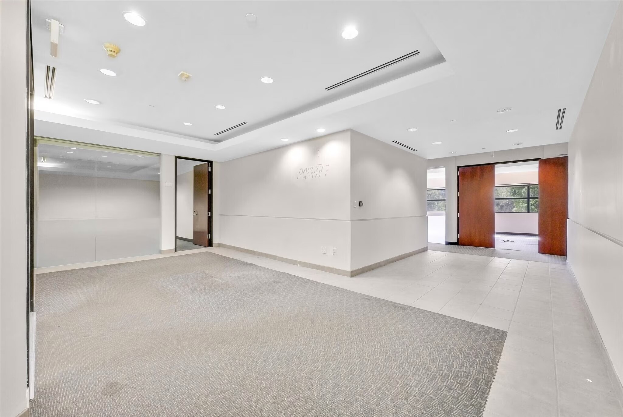 1501 Hughes Way, Long Beach, CA à louer Hall d’entrée– Image 1 sur 29