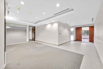1501 Hughes Way, Long Beach, CA à louer Hall d’entrée– Image 1 sur 29