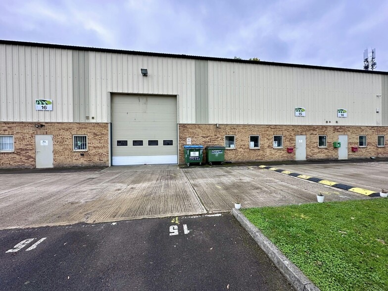 16 Menmarsh Rd, Worminghall à louer - Photo de l’immeuble – Image 1 sur 6