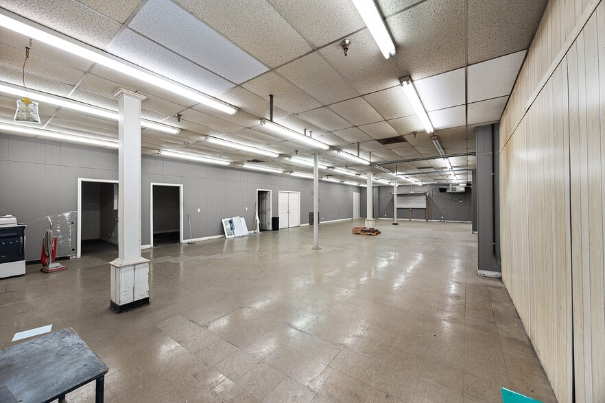 2058 Hollywood Dr, Jackson, TN à vendre - Photo intérieure – Image 3 sur 25