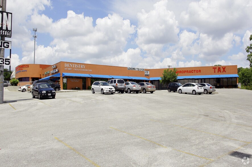 6324-6342 NW Loop 410, San Antonio, TX à louer - Photo de l’immeuble – Image 3 sur 3