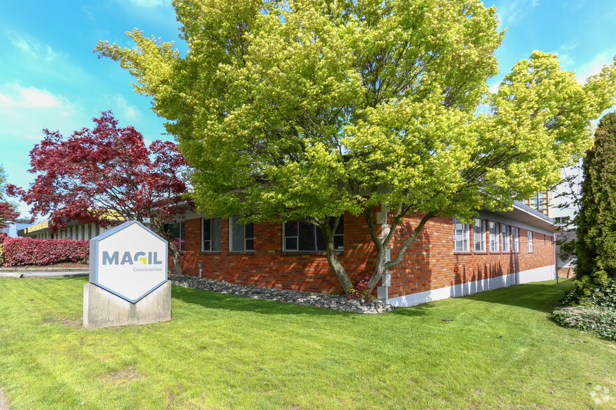 4405 Canada Way, Burnaby, BC à louer - Photo principale – Image 1 sur 2