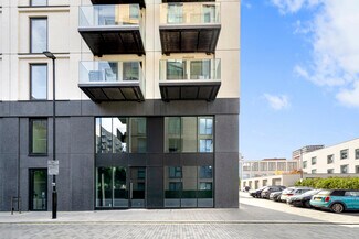 Plus de détails pour 22 Royal Cres, Londres - Local commercial à louer
